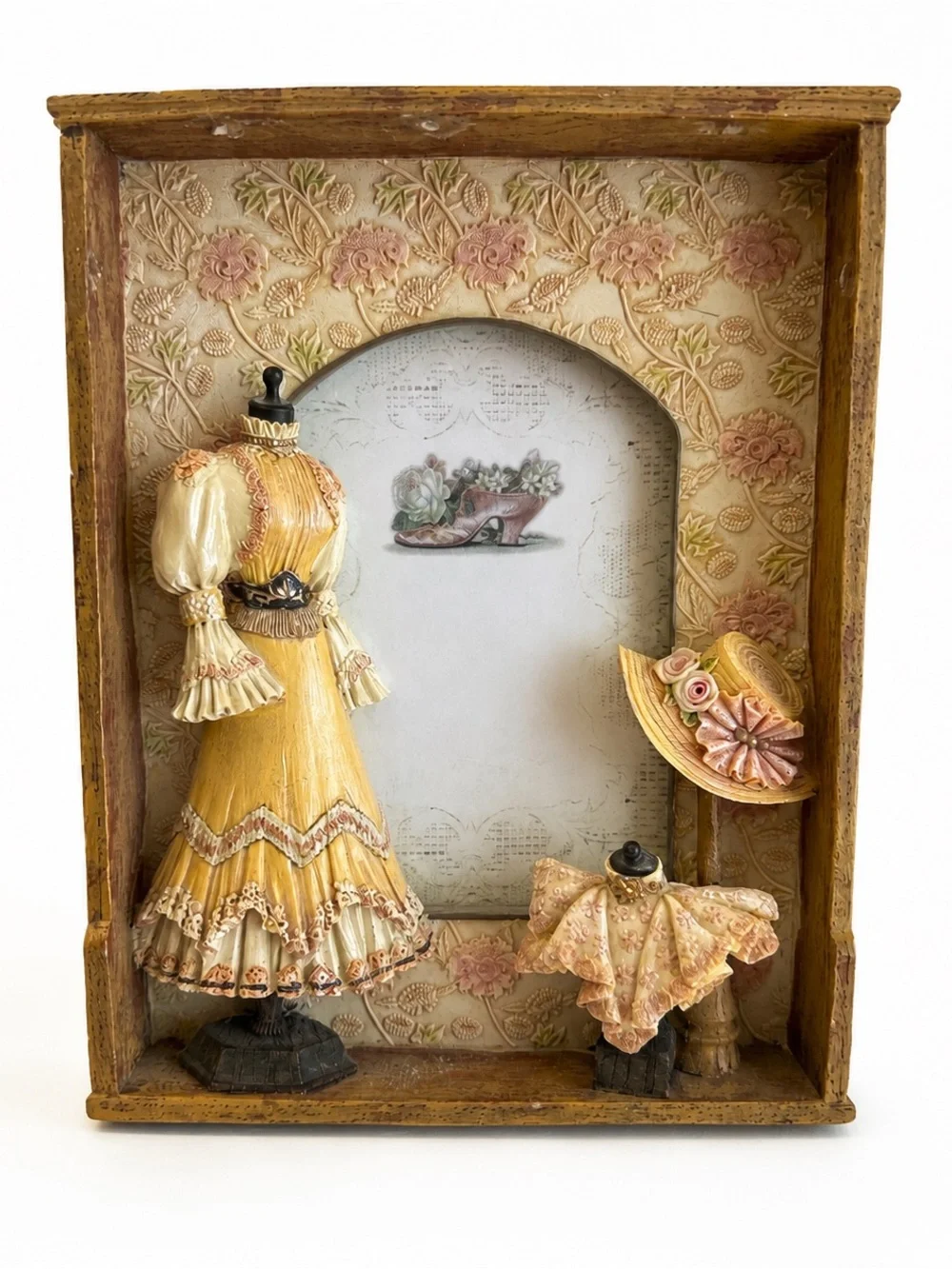 Vintage Victorian Fashion Shadow Box Dress Form Hat Miniature Wall Decor